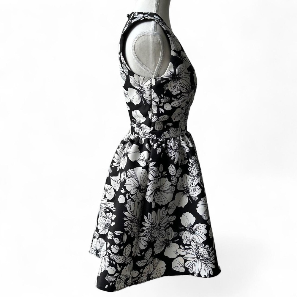 Charlotte Russe Black & White Floral Open Back Skater Dress - Size: Small - Picture 4 of 8